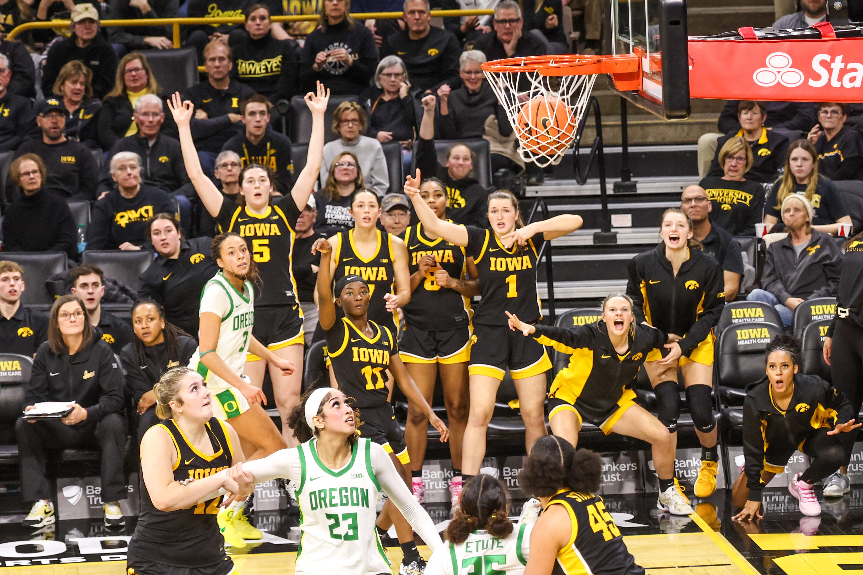 Chit Chat Wright hits a 3-pointer